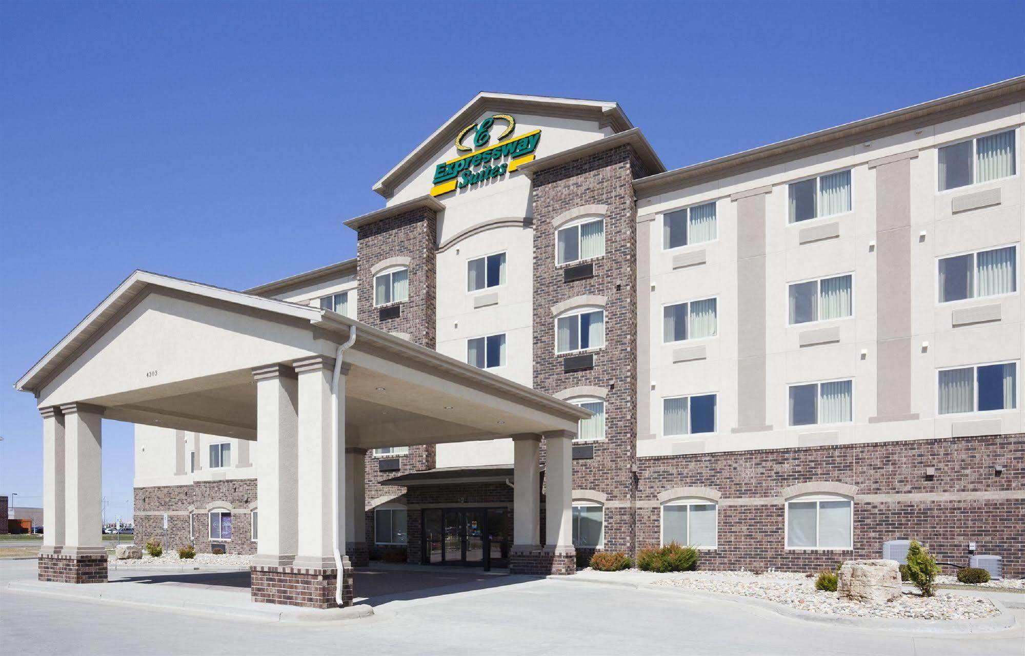 Expressway Suites Fargo Eksteriør billede