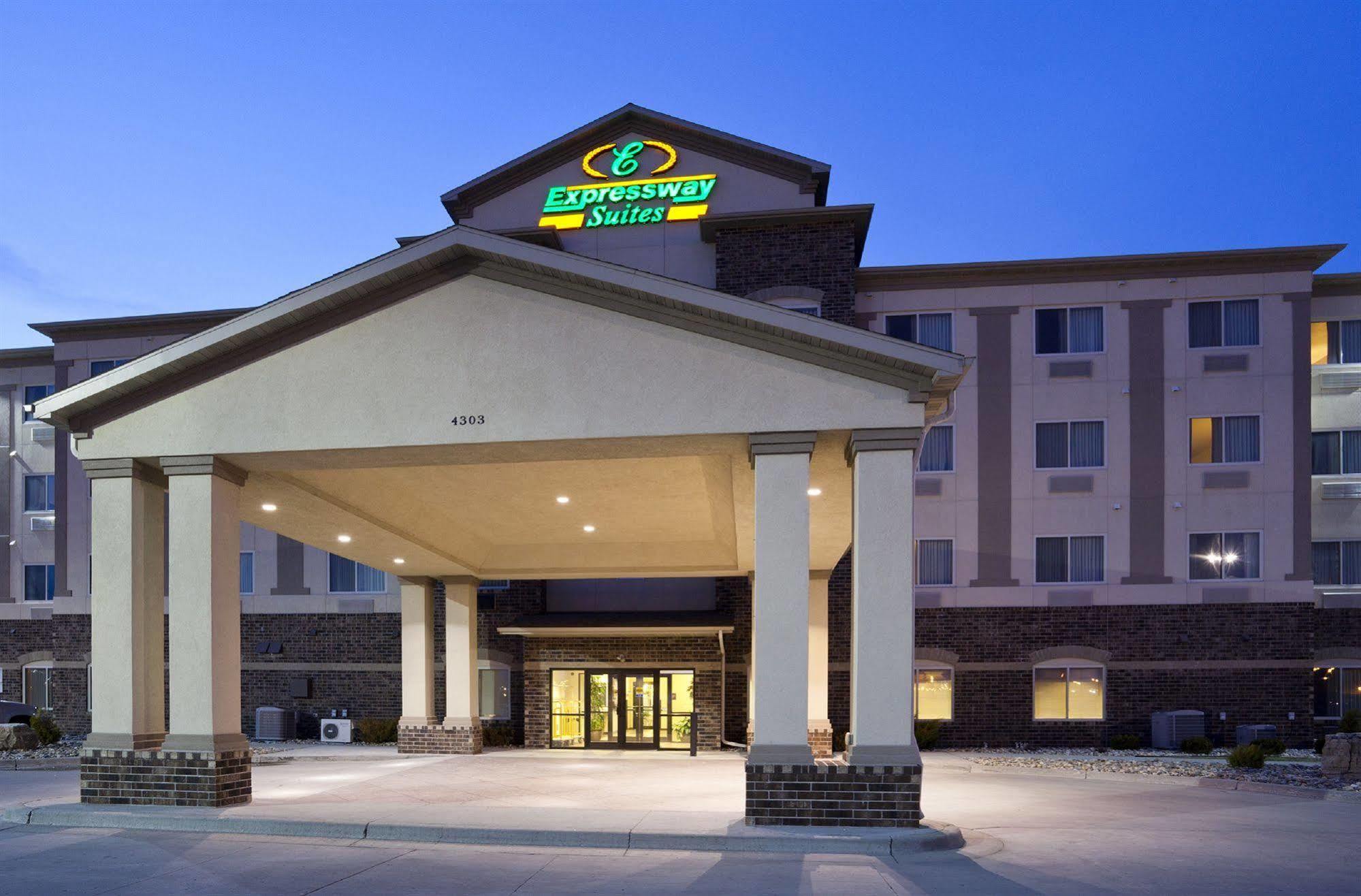 Expressway Suites Fargo Eksteriør billede