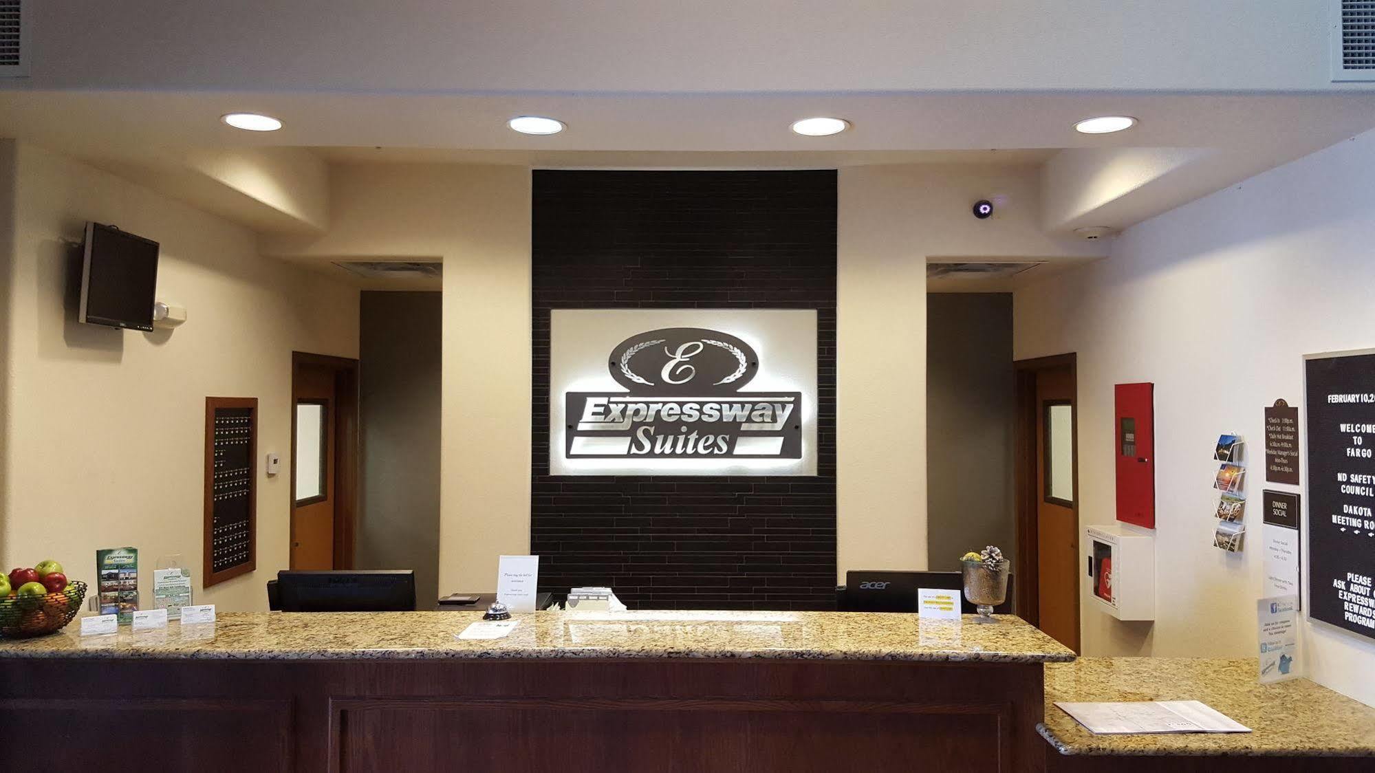 Expressway Suites Fargo Eksteriør billede